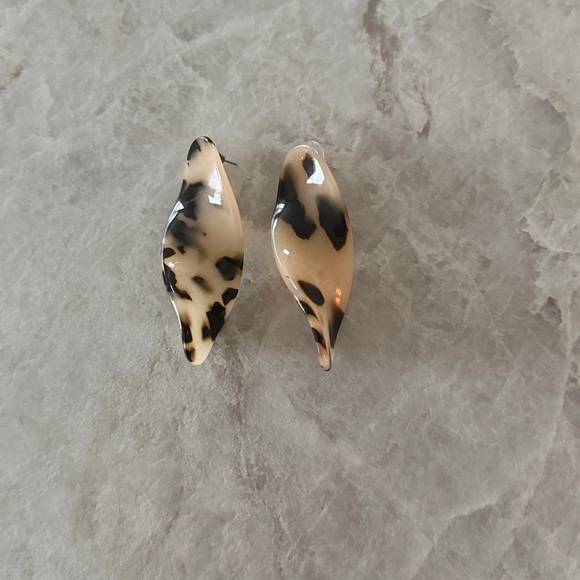 Zara Spiral Beige Black Earrings Tortoise Shell Earrings - Picture 6 of 6